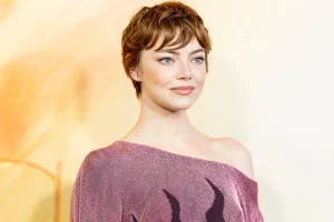 Emma Stone’s Pixie Cut Grow-Out Is Surprisingly Chic
