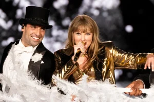 Jesse Eisenberg Dazzles NYC with Surprise Magic Performance