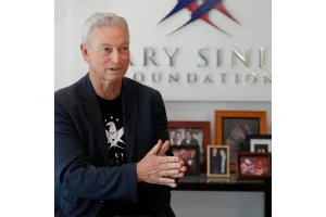 Gary Sinise Donates $1M to Veterans’ Art Therapy Program