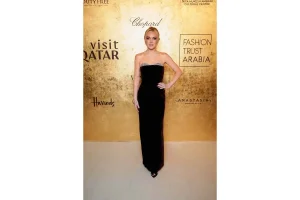 Lindsay Lohan Stuns Makeup-Free in Dubai Pilates Selfie