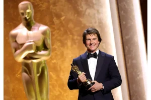 Tom Cruise Wins Honorary Oscar, Leaves Stars Speechless