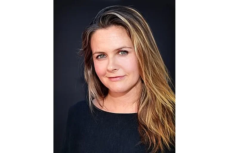 Image of Alicia Silverstone