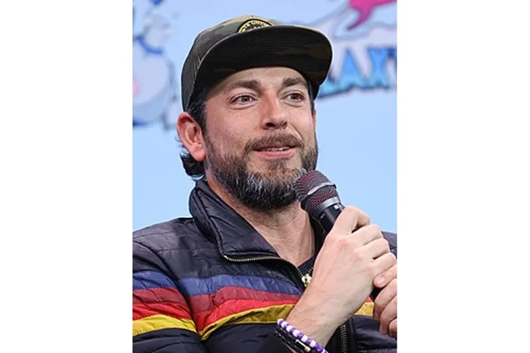 Image of Zachary Levi