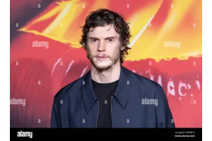 Evan Peters’ Nude Scenes in The Beauty Have Fans Obsessed