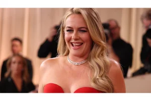 Alicia Silverstone Saves Mama Dog and Puppies from Death