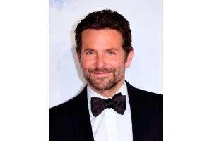 Bradley Cooper and Gigi Hadid Share Rare PDA on NYC Date Night