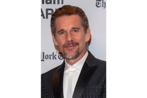 Ethan Hawke Shines in Richard Linklater’s Blue Moon Stream