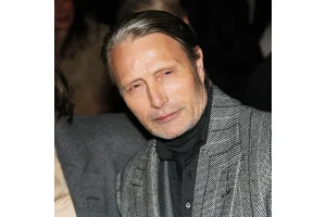 Mads Mikkelsen’s Controversial Fantastic Beasts Now Streaming