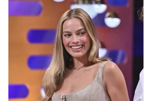 Margot Robbie Stuns at Wuthering Heights Premiere in Sydney