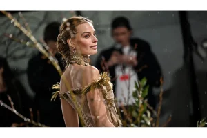 Margot Robbie Reveals Intense Imposter Syndrome Before Barbie Role