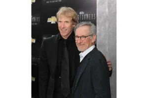 Roger Ebert Slams Michael Bay’s Pearl Harbor as “Unremarkable”