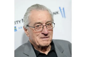 Robert De Niro’s Heist Flops Theaters, Rules Streaming Now