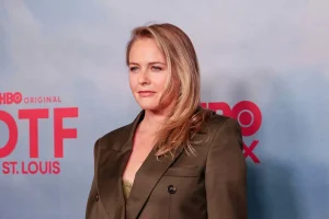 Alicia Silverstone Stuns in Paris, 31 Years After Clueless