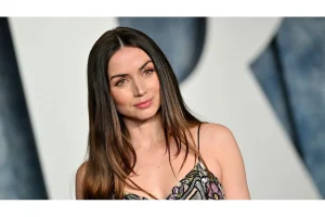 Ana de Armas Stuns Fans in Tight Bikini—Museum-Worthy Look