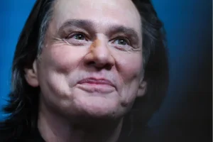 Celebrity Doctor Defends Jim Carrey Amid César Look Criticism