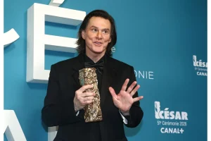 Plastic Surgeon Defends Jim Carrey Amid Appearance Backlash