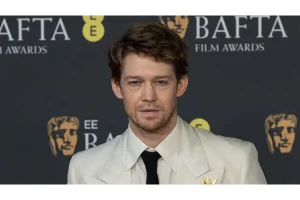 Joe Alwyn Joins Rachel Weisz in Gripping New Seance Film