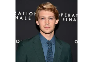 Joe Alwyn Stars in Chilling New Seance Movie Unveiled