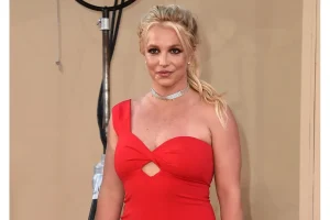 Leila George Stuns in Revealing Bodysuit at Paris Fashion Week