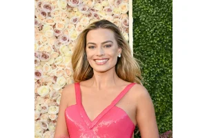 Margot Robbie Stuns with Chic New French Girl Bob Reveal