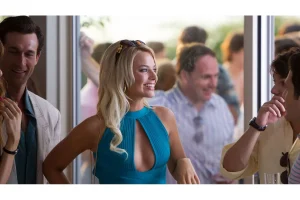 Margot Robbie’s New Blunt Bob Steals Paris Fashion Week Show