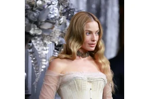 Margot Robbie Stuns with Chic New Bob at Paris Fashion Week